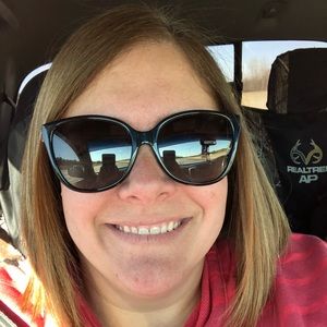 Meet your Posher, Bobbie